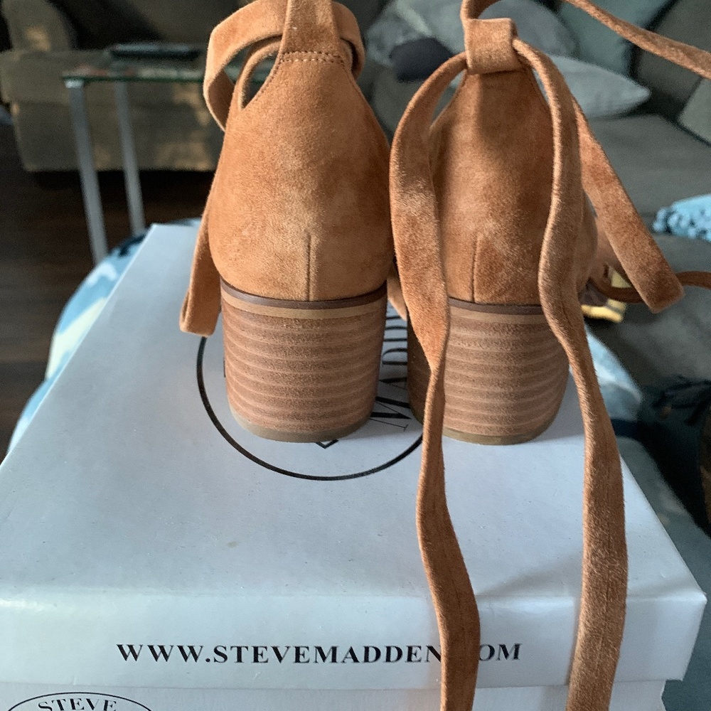 Cognac suede rizzaa sandal